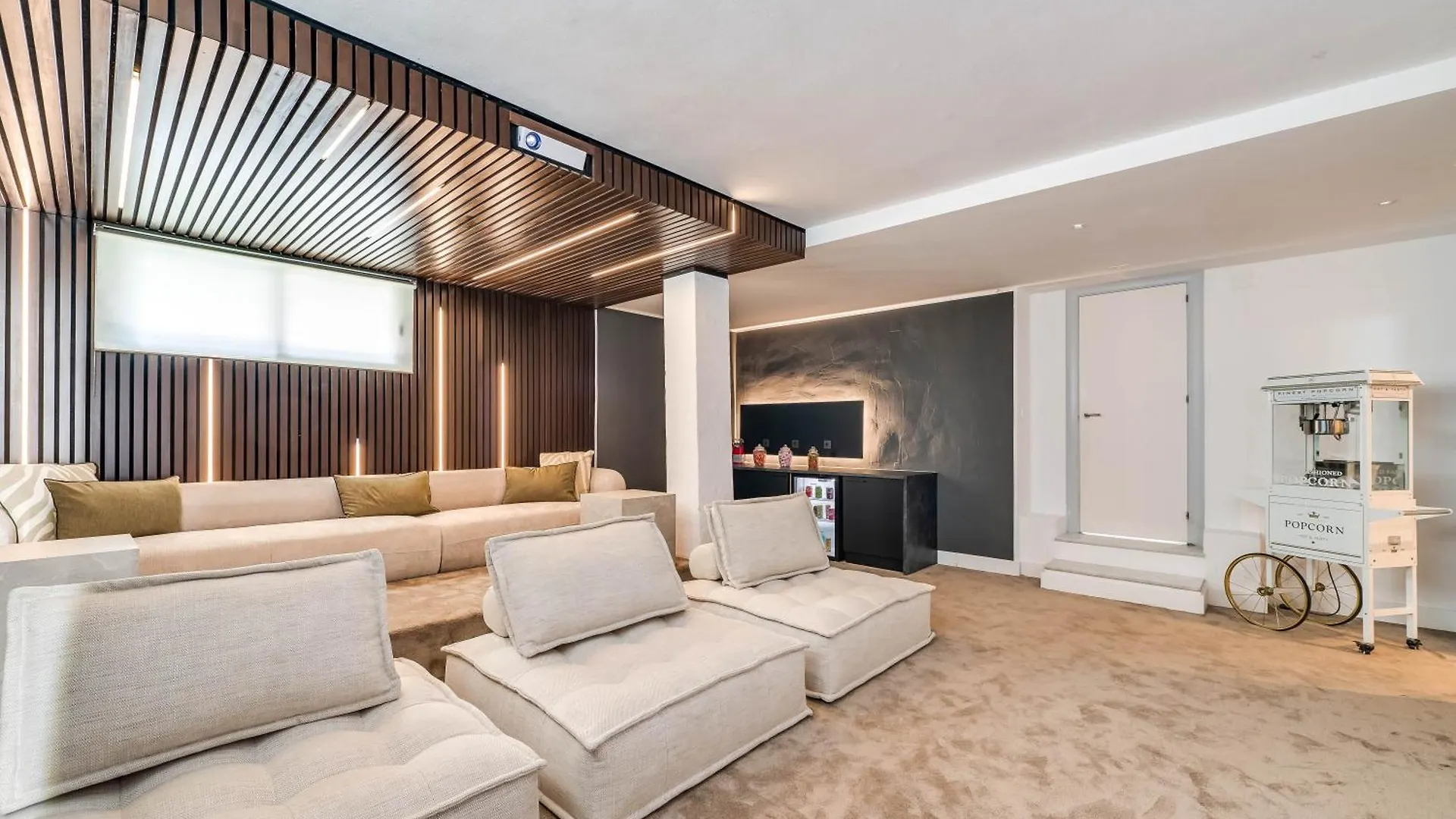Vacation Marbella: Sunny Camelia Villa with Heated Pool and Cinema Benalmadena